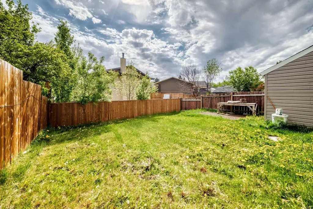 4218 38 Street NE Calgary AB T1Y 5S7