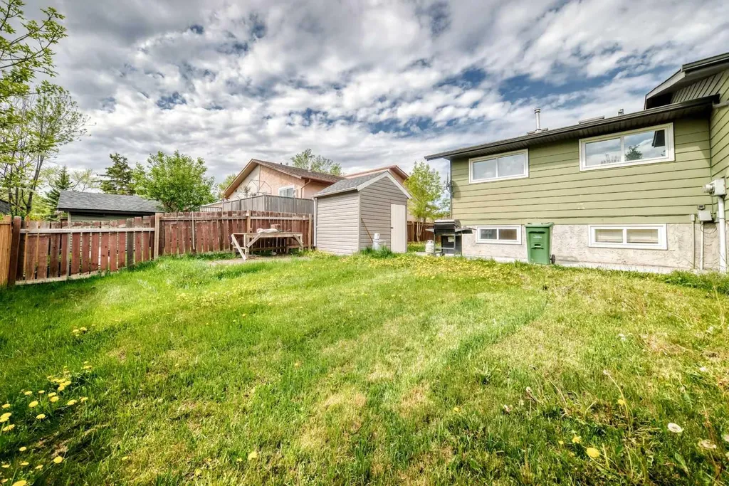 4218 38 Street NE Calgary AB T1Y 5S7