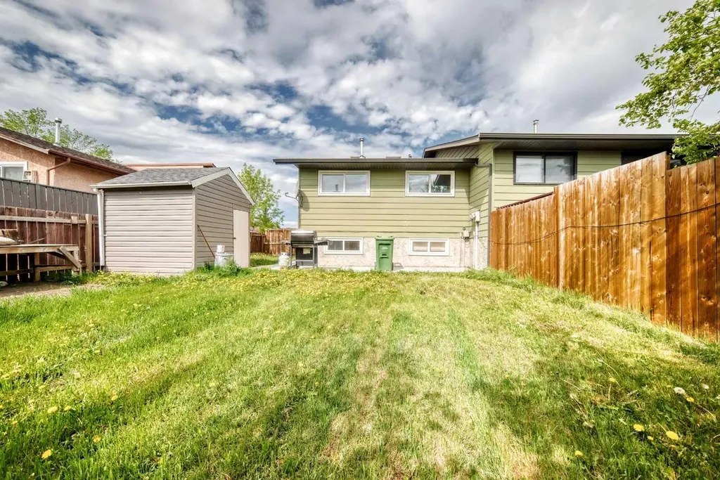 4218 38 Street NE Calgary AB T1Y 5S7