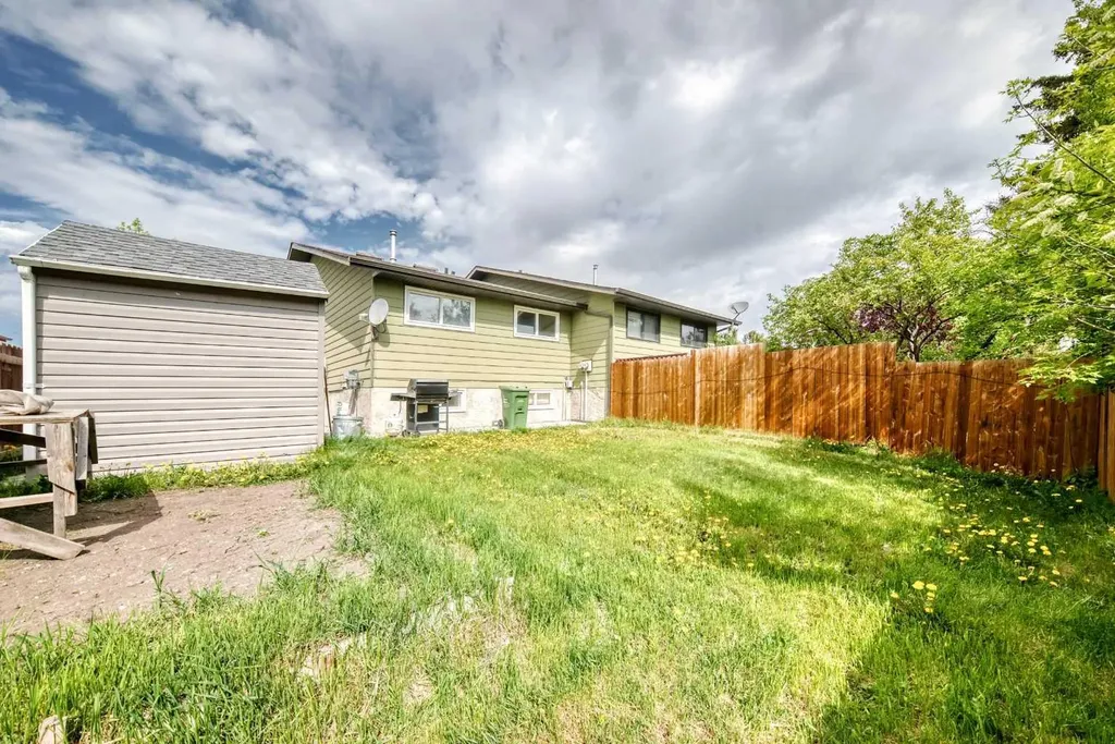 4218 38 Street NE Calgary AB T1Y 5S7