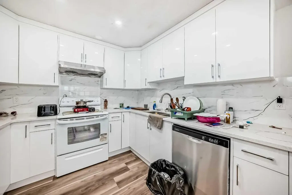 4218 38 Street NE Calgary AB T1Y 5S7
