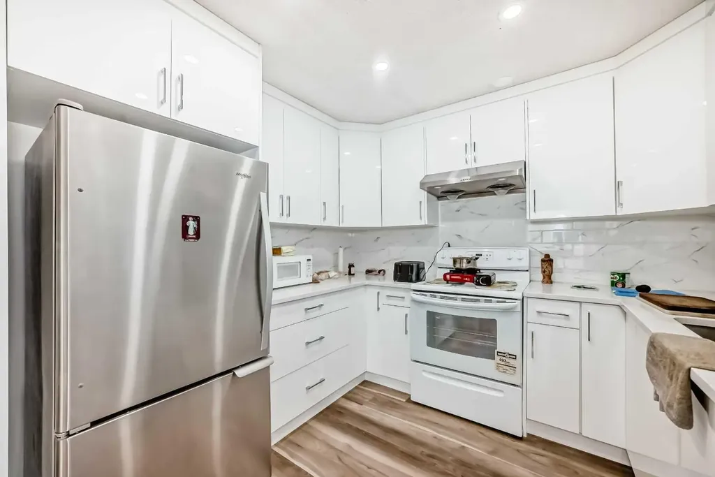 4218 38 Street NE Calgary AB T1Y 5S7