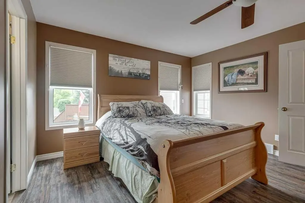 32 Duval Close Red Deer AB T4R 2Y7