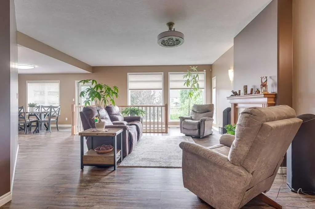 32 Duval Close Red Deer AB T4R 2Y7