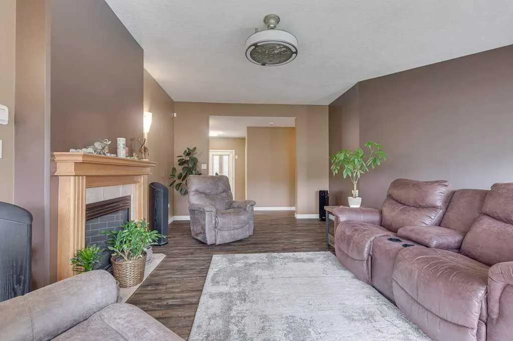 32 Duval Close Red Deer AB T4R 2Y7