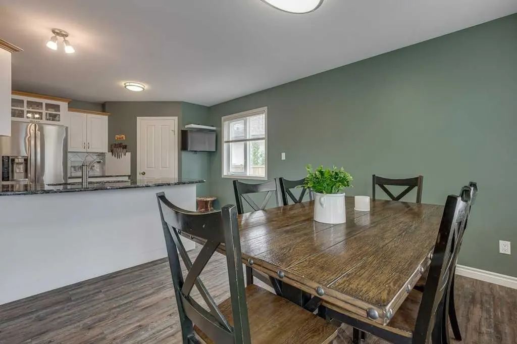 32 Duval Close Red Deer AB T4R 2Y7