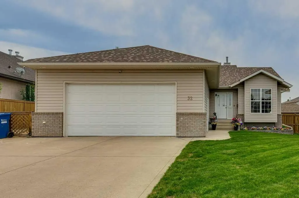 32 Duval Close Red Deer AB T4R 2Y7