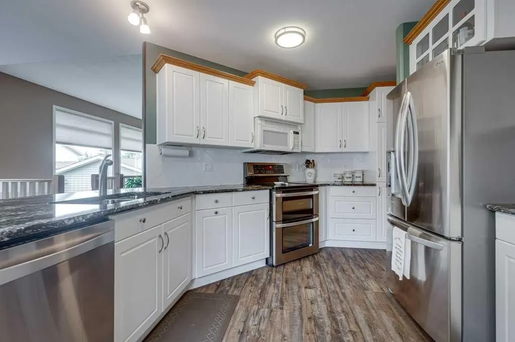 32 Duval Close Red Deer AB T4R 2Y7