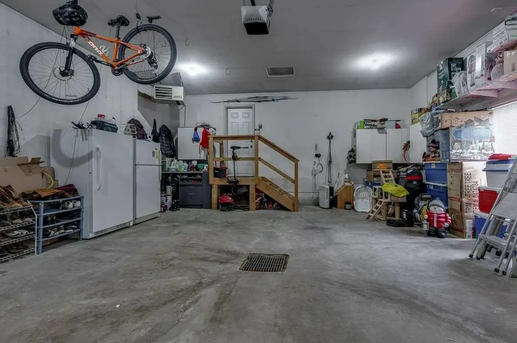 32 Duval Close Red Deer AB T4R 2Y7
