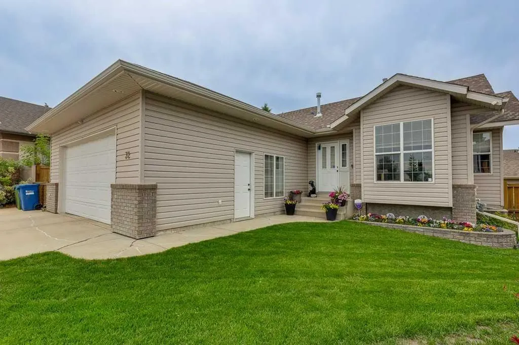 32 Duval Close Red Deer AB T4R 2Y7