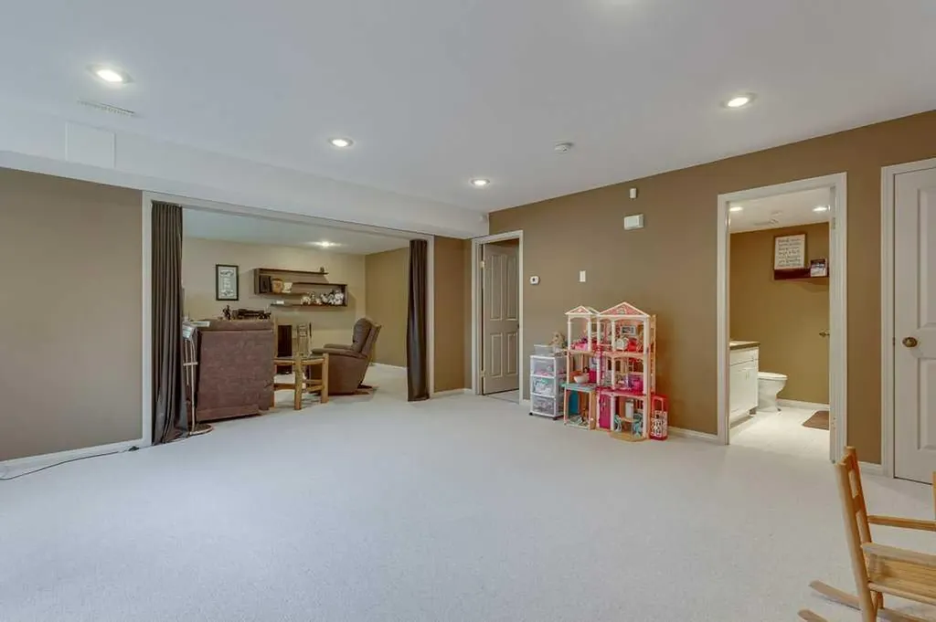 32 Duval Close Red Deer AB T4R 2Y7