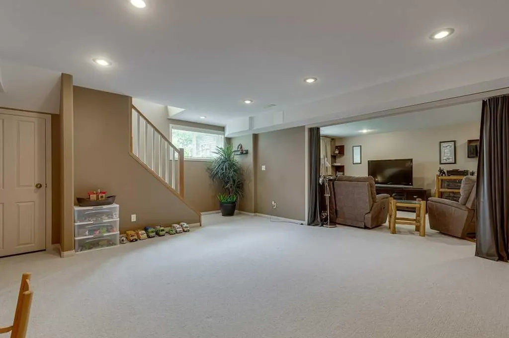32 Duval Close Red Deer AB T4R 2Y7