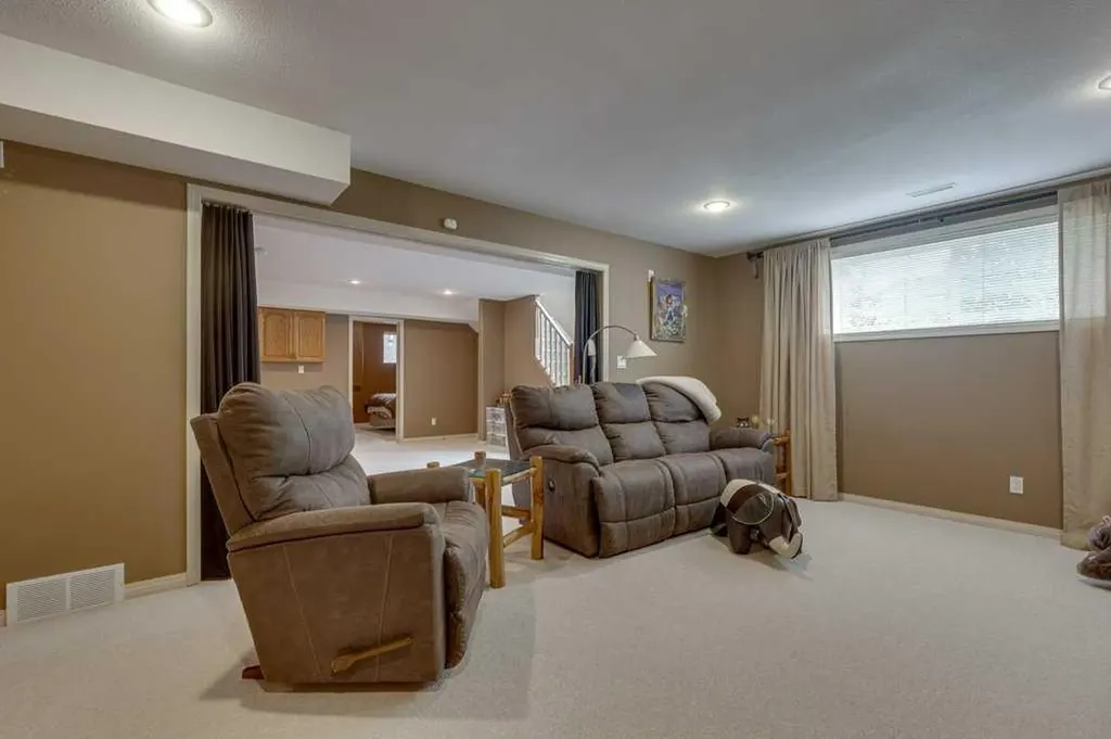 32 Duval Close Red Deer AB T4R 2Y7
