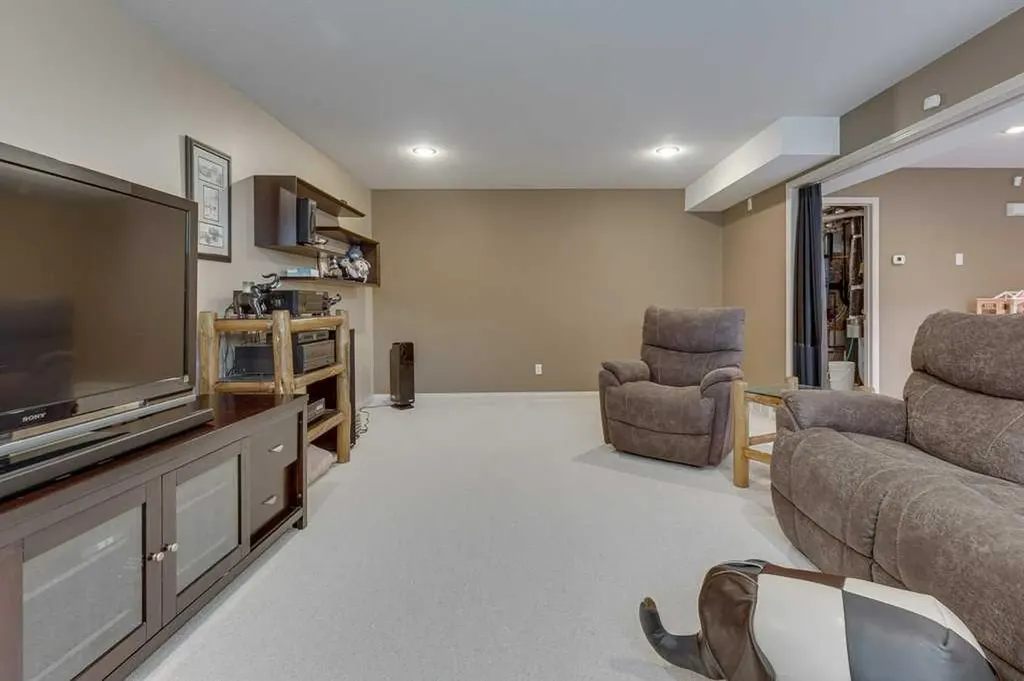 32 Duval Close Red Deer AB T4R 2Y7