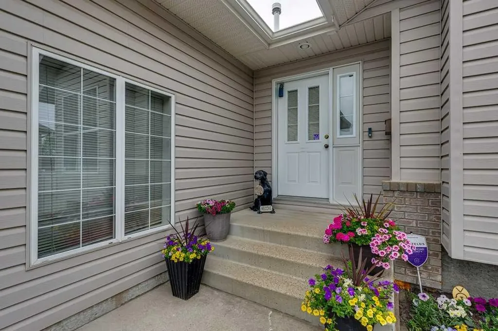 32 Duval Close Red Deer AB T4R 2Y7