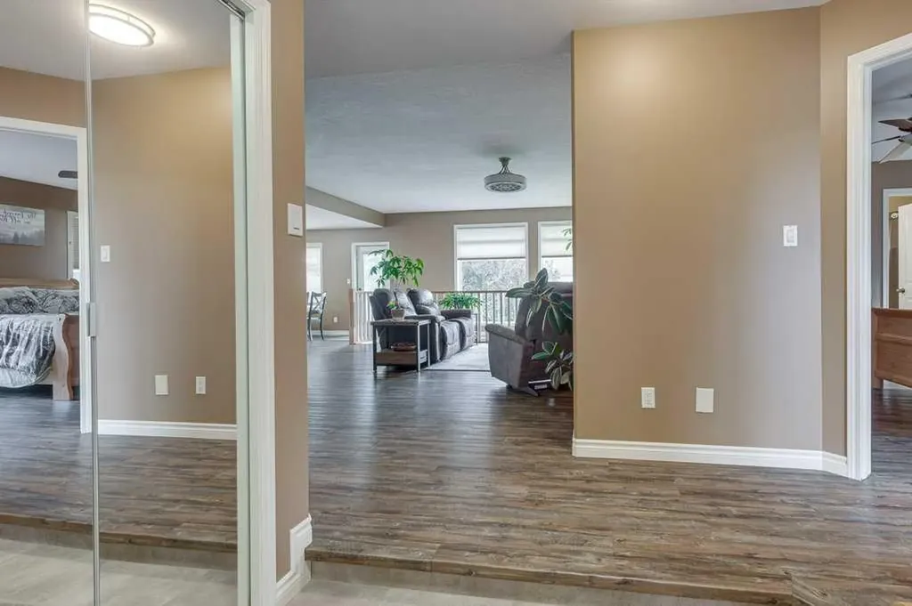 32 Duval Close Red Deer AB T4R 2Y7