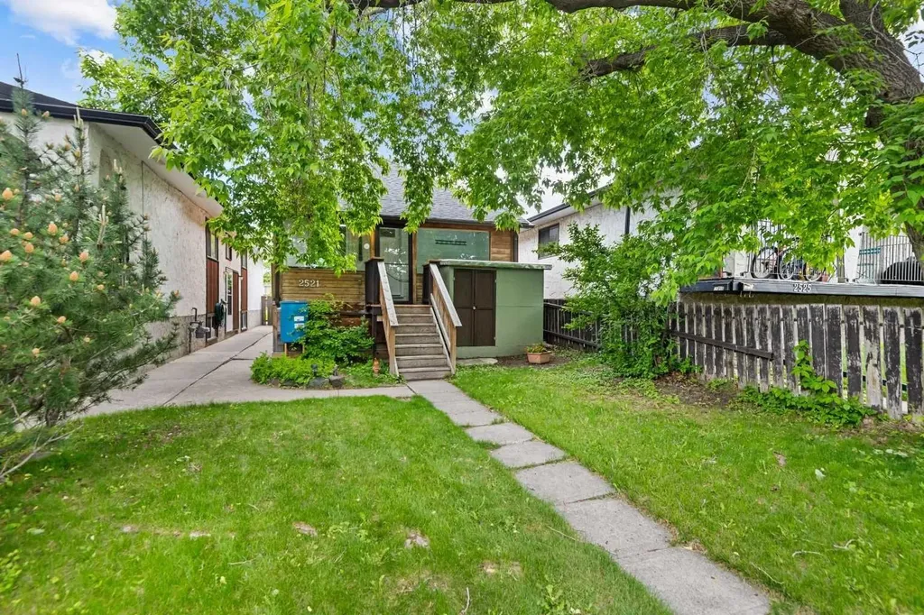 2521 16a Street NW Calgary AB T2M 3R5