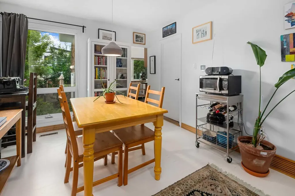 2521 16a Street NW Calgary AB T2M 3R5