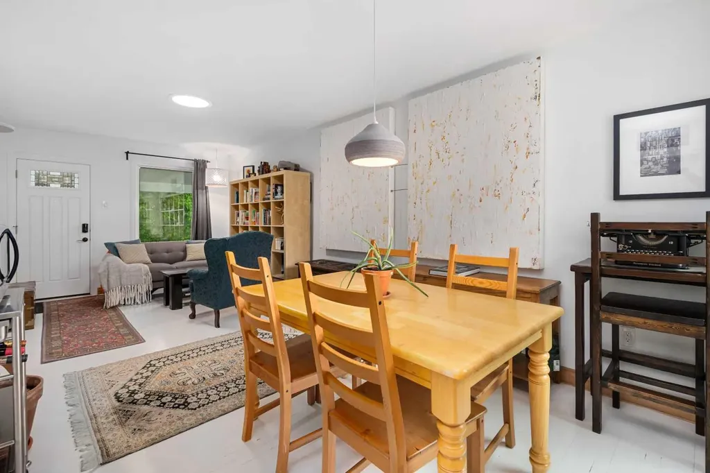 2521 16a Street NW Calgary AB T2M 3R5