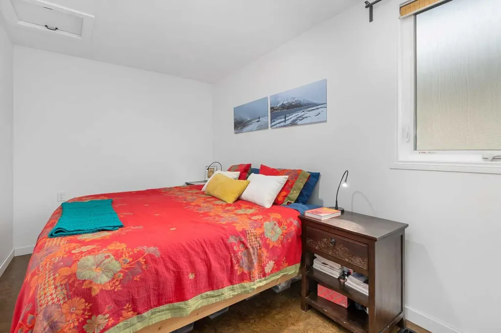 2521 16a Street NW Calgary AB T2M 3R5
