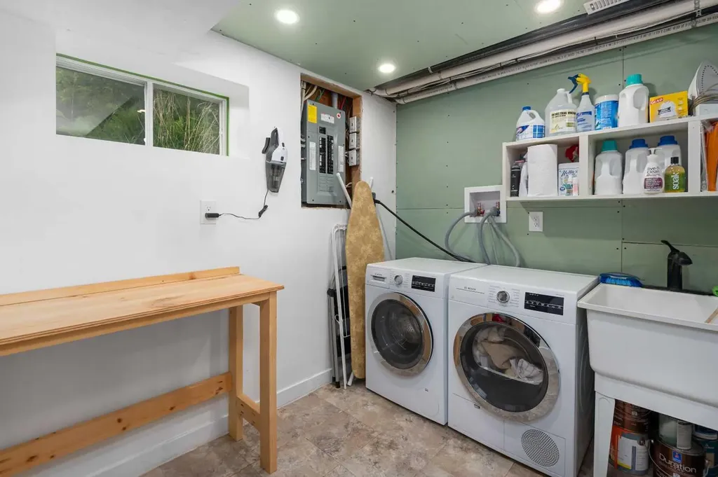 2521 16a Street NW Calgary AB T2M 3R5