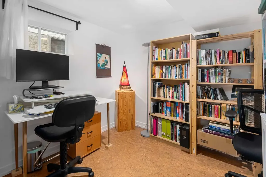 2521 16a Street NW Calgary AB T2M 3R5