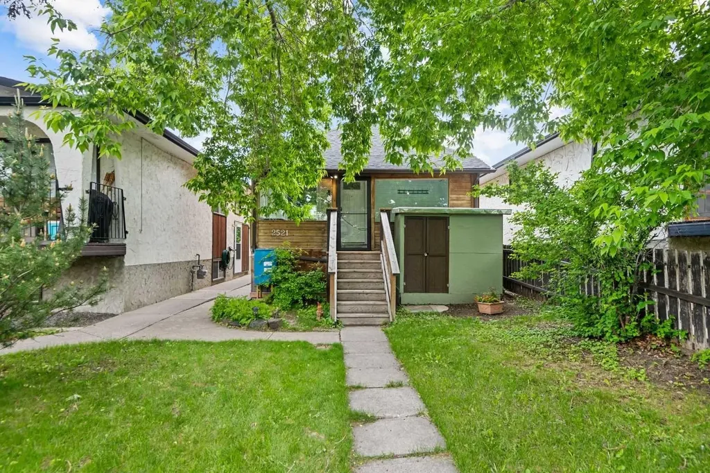 2521 16a Street NW Calgary AB T2M 3R5