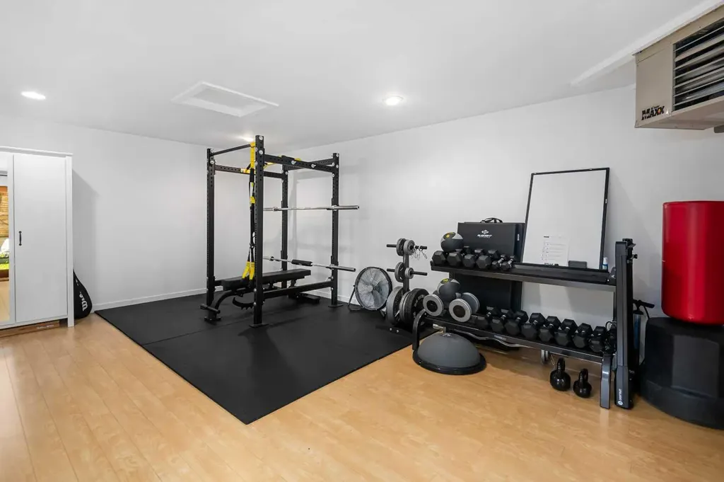 2521 16a Street NW Calgary AB T2M 3R5