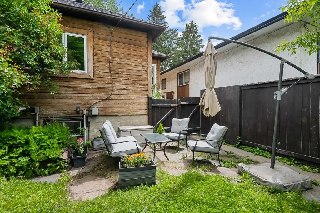 2521 16a Street NW Calgary AB T2M 3R5