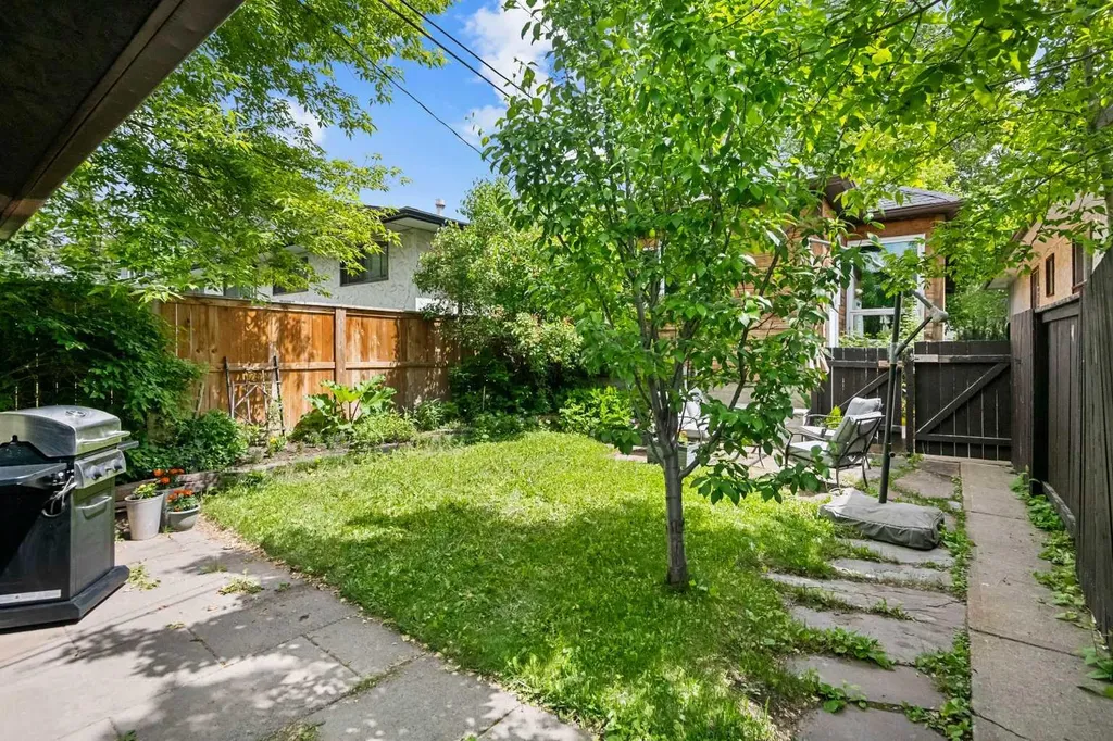 2521 16a Street NW Calgary AB T2M 3R5