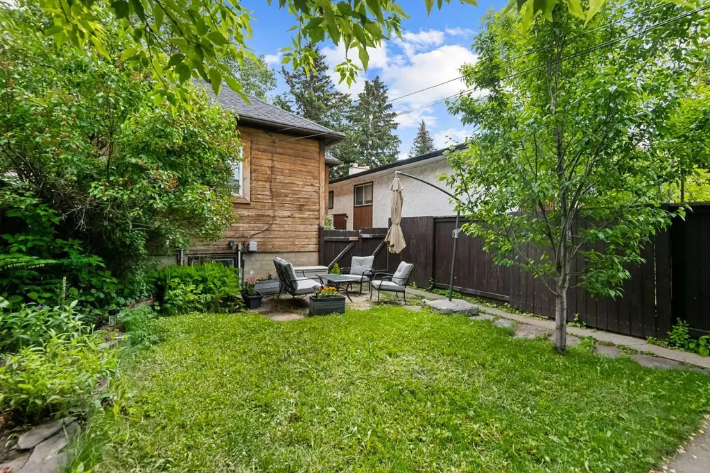 2521 16a Street NW Calgary AB T2M 3R5