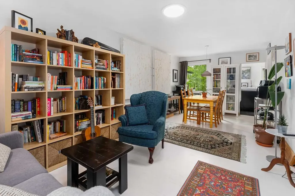 2521 16a Street NW Calgary AB T2M 3R5