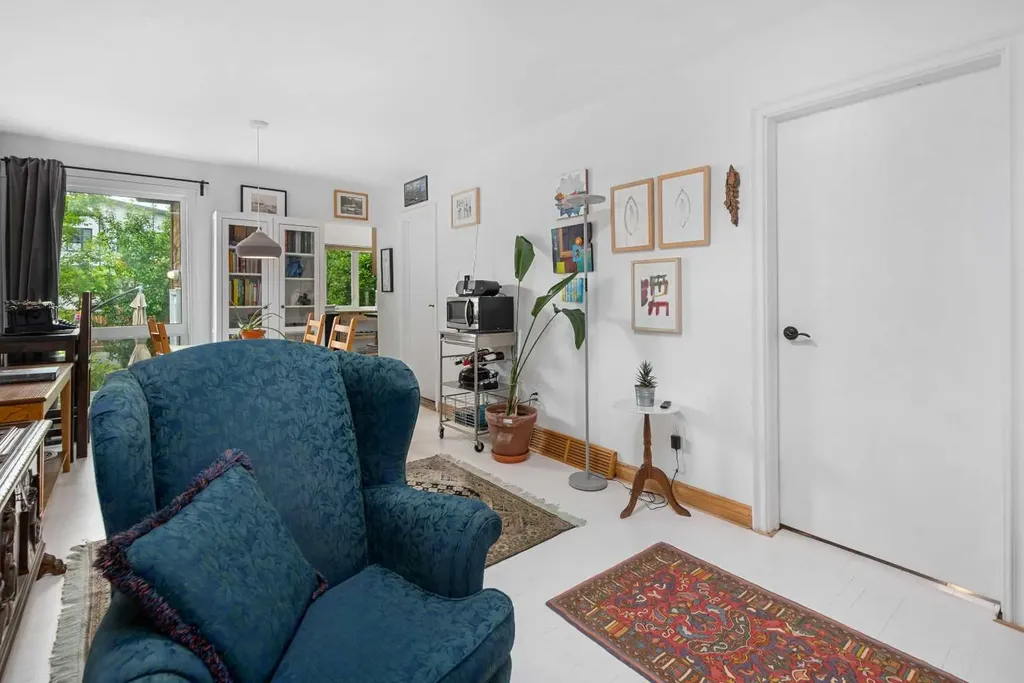 2521 16a Street NW Calgary AB T2M 3R5