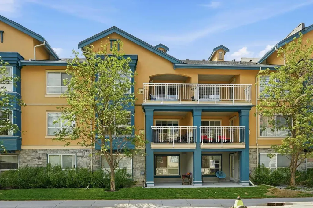 25 Richard Place SW Calgary AB T3E 7N1