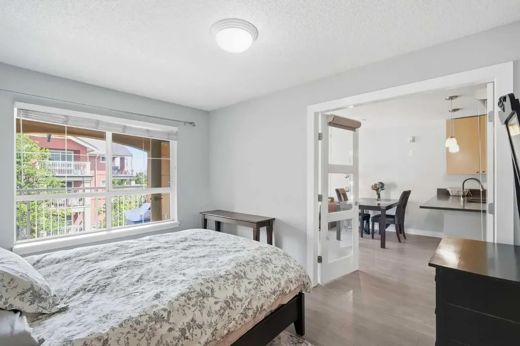 25 Richard Place SW Calgary AB T3E 7N1