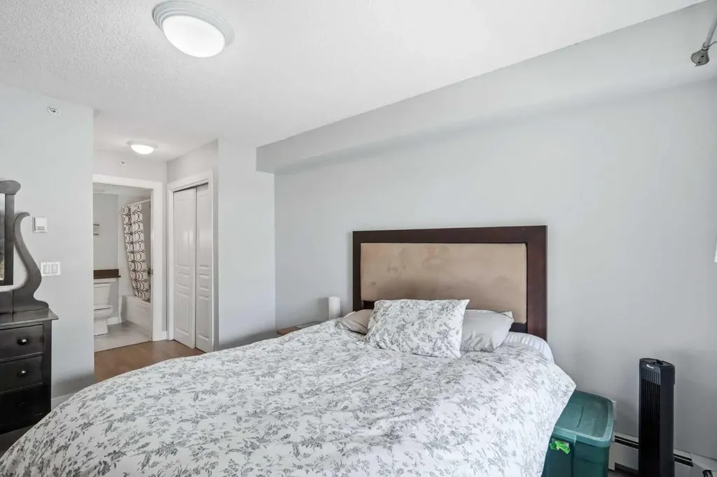 25 Richard Place SW Calgary AB T3E 7N1