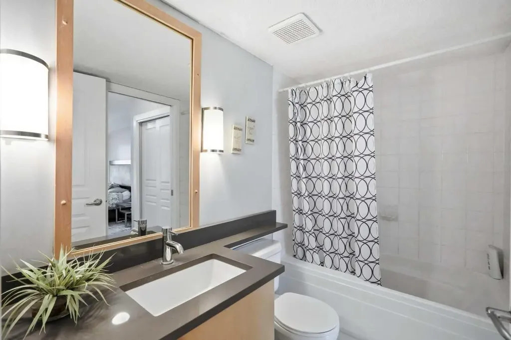 25 Richard Place SW Calgary AB T3E 7N1