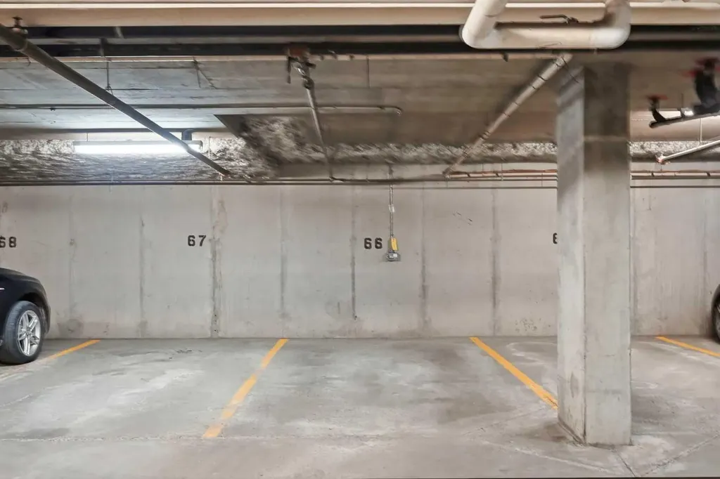 25 Richard Place SW Calgary AB T3E 7N1