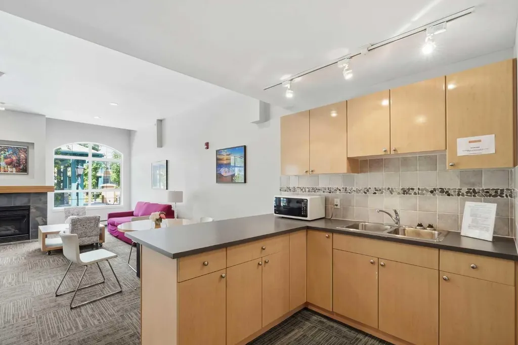 25 Richard Place SW Calgary AB T3E 7N1