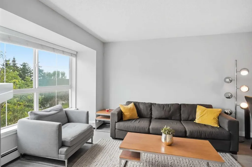 25 Richard Place SW Calgary AB T3E 7N1