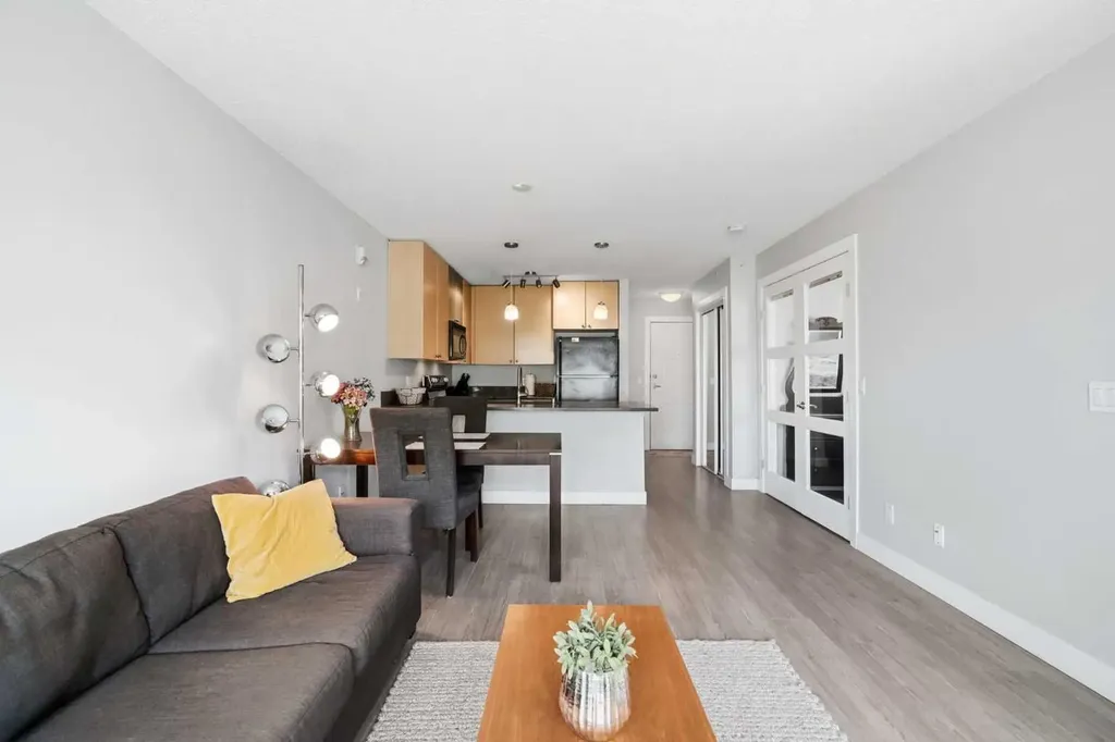 25 Richard Place SW Calgary AB T3E 7N1