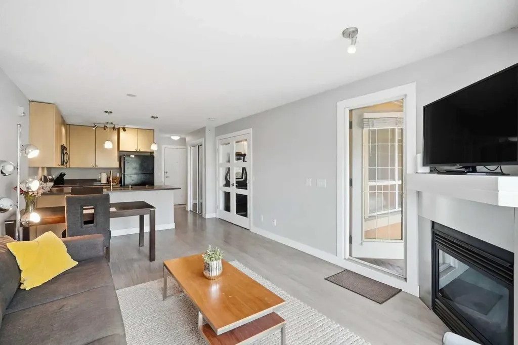 25 Richard Place SW Calgary AB T3E 7N1