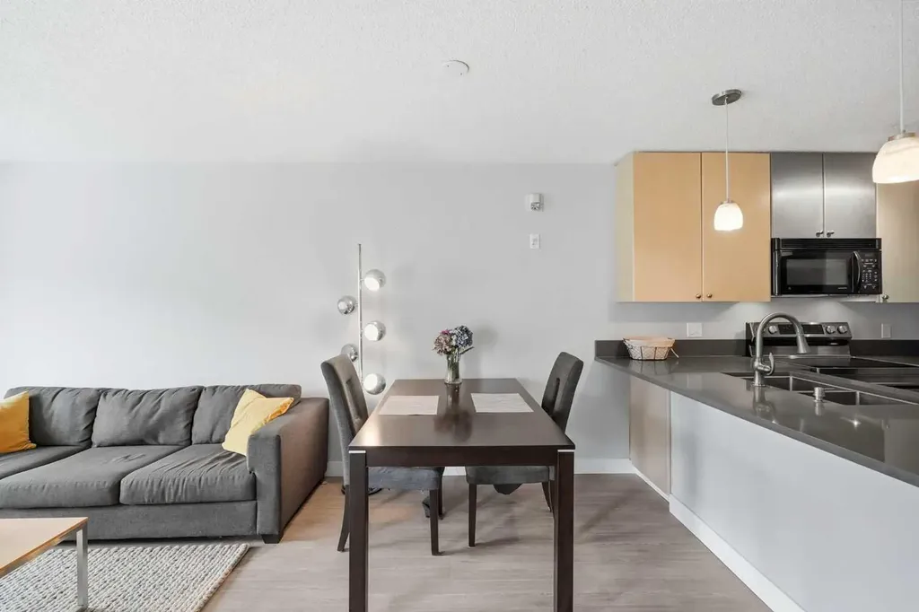 25 Richard Place SW Calgary AB T3E 7N1