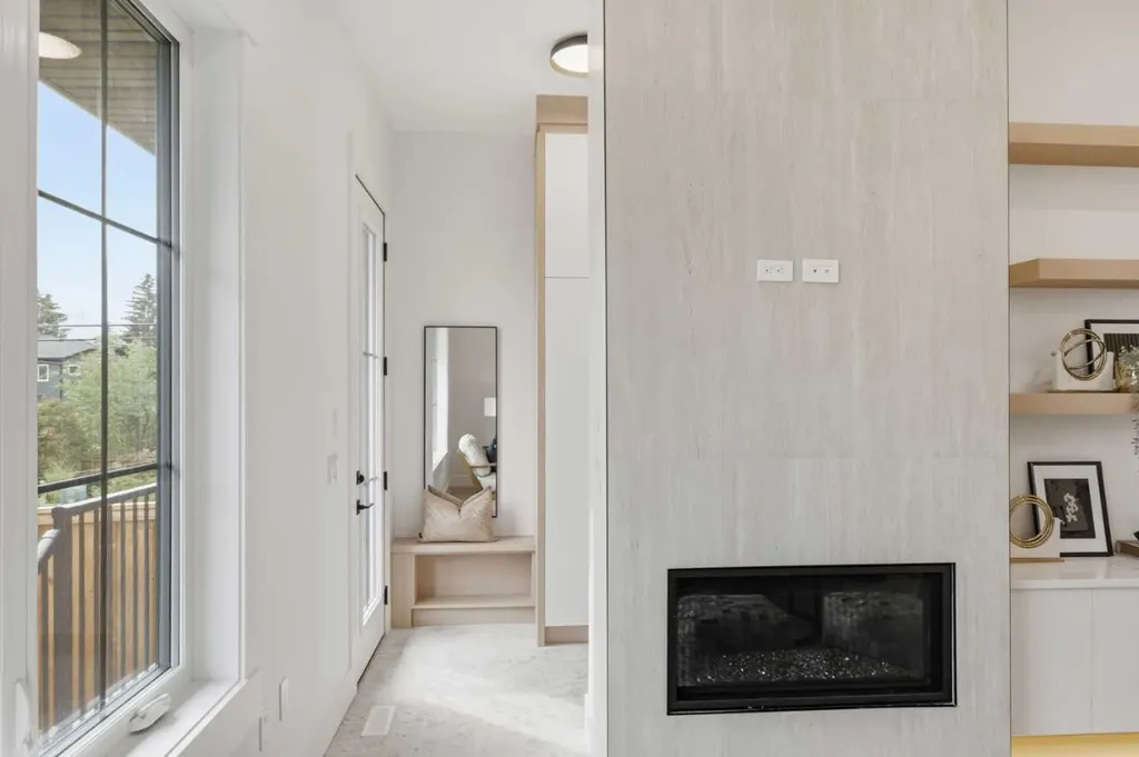 4537 21 Avenue NW Calgary AB T3B 0W3