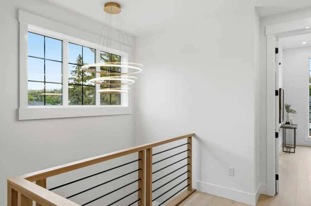 4537 21 Avenue NW Calgary AB T3B 0W3