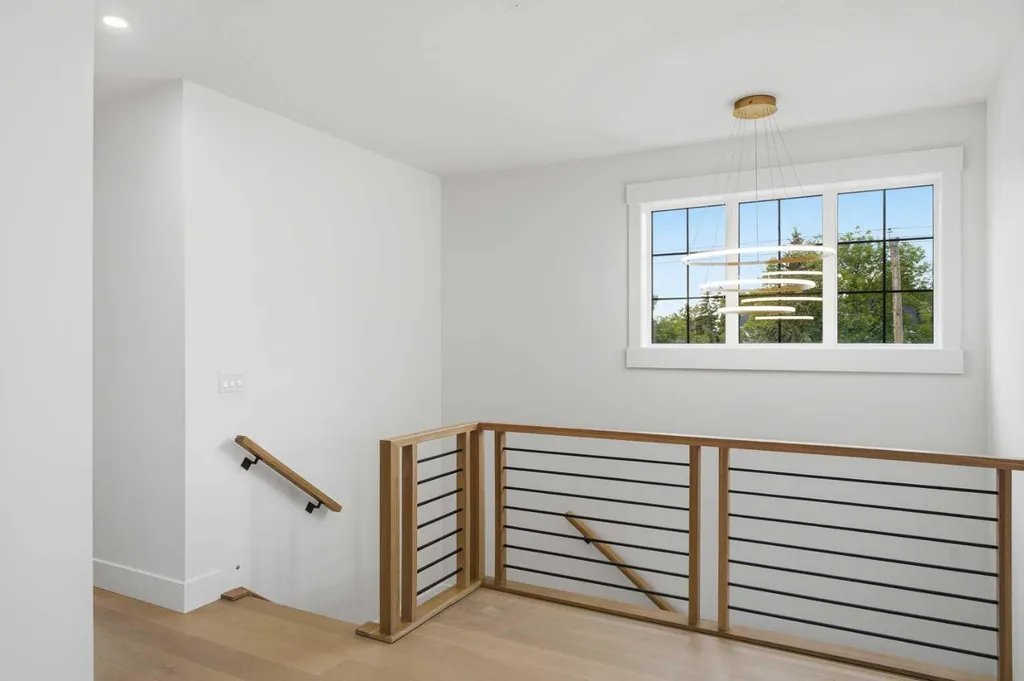 4537 21 Avenue NW Calgary AB T3B 0W3