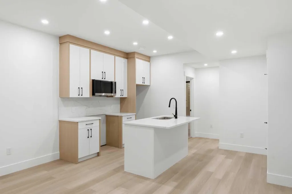 4537 21 Avenue NW Calgary AB T3B 0W3
