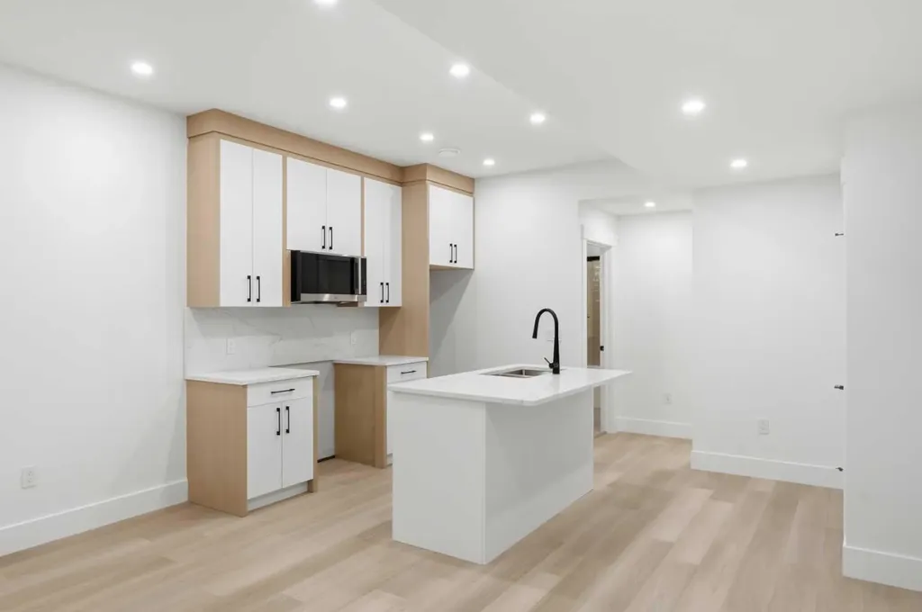 4537 21 Avenue NW Calgary AB T3B 0W3