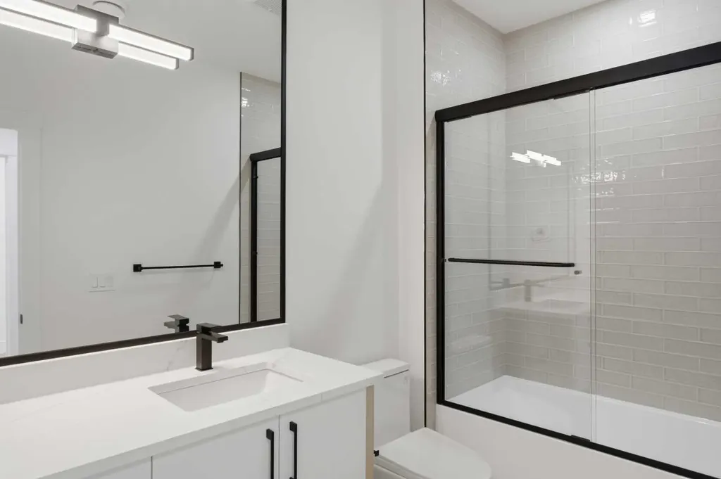 4537 21 Avenue NW Calgary AB T3B 0W3