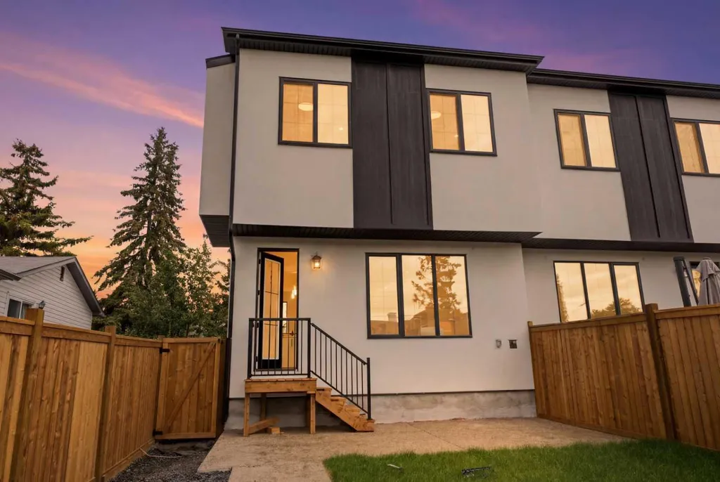4537 21 Avenue NW Calgary AB T3B 0W3